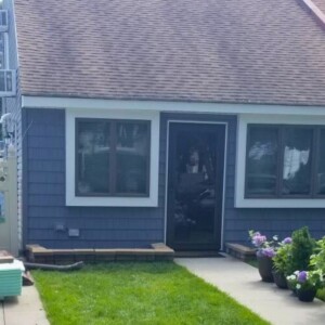 Vinyl Shake in the color Oceanside with White Trim