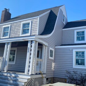 Clapboard siding with shake in the color Driftwood with white trim